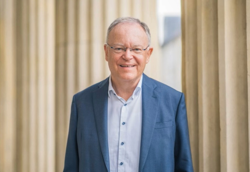 STEPHAN WEIL DURCH DEN BLICK DES MAHLERS ALBRECHT GEHSE 