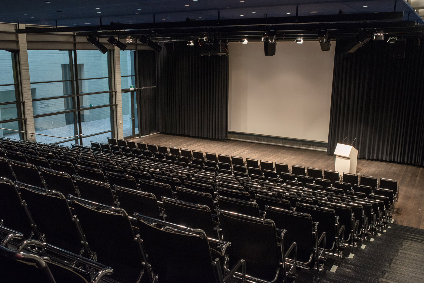 Auditorium - Blick auf Bühnenfläche